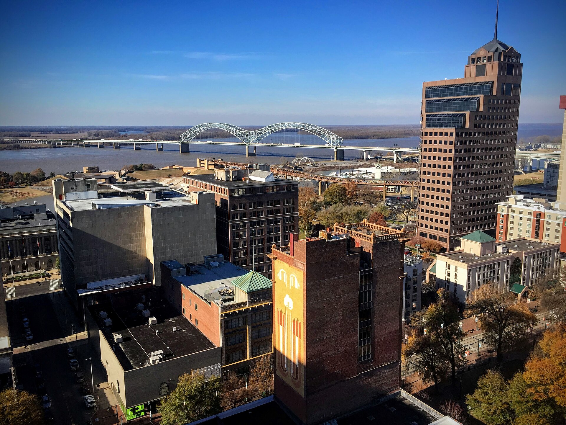 The Memphis skyline and Hernando de Soto Bridge